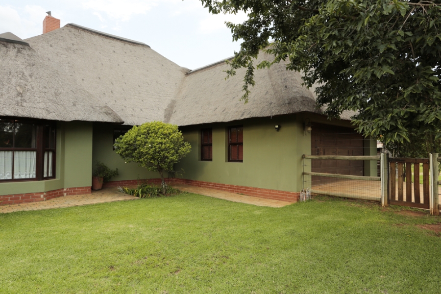 5 Bedroom Property for Sale in Letamo Game Farm Gauteng