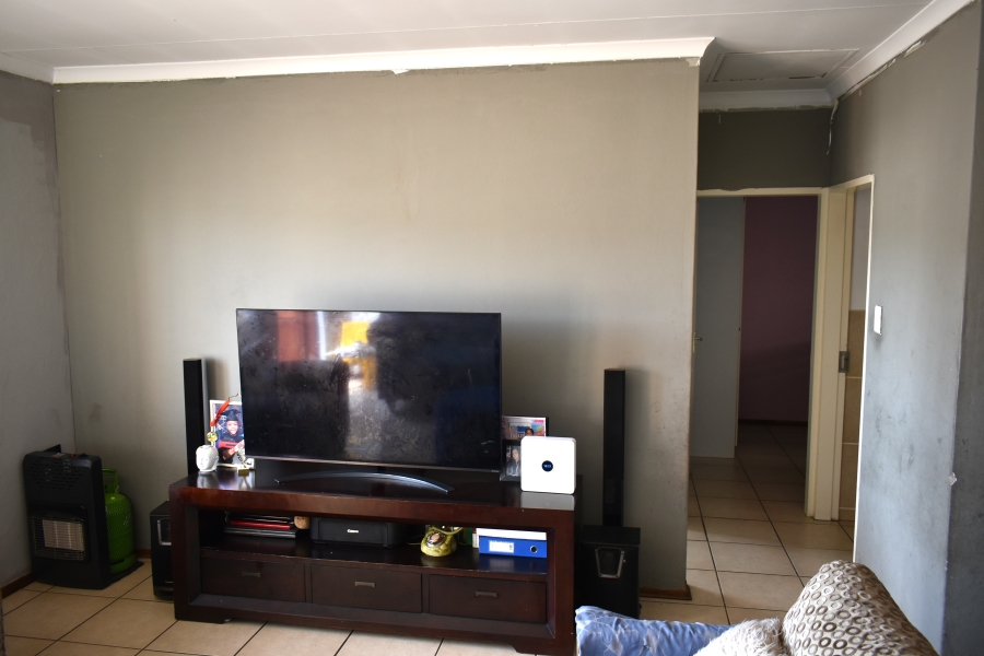 2 Bedroom Property for Sale in Hesteapark Gauteng