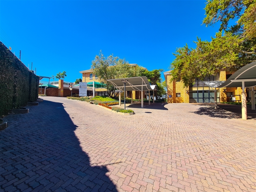 To Let commercial Property for Rent in Constantia Kloof Gauteng