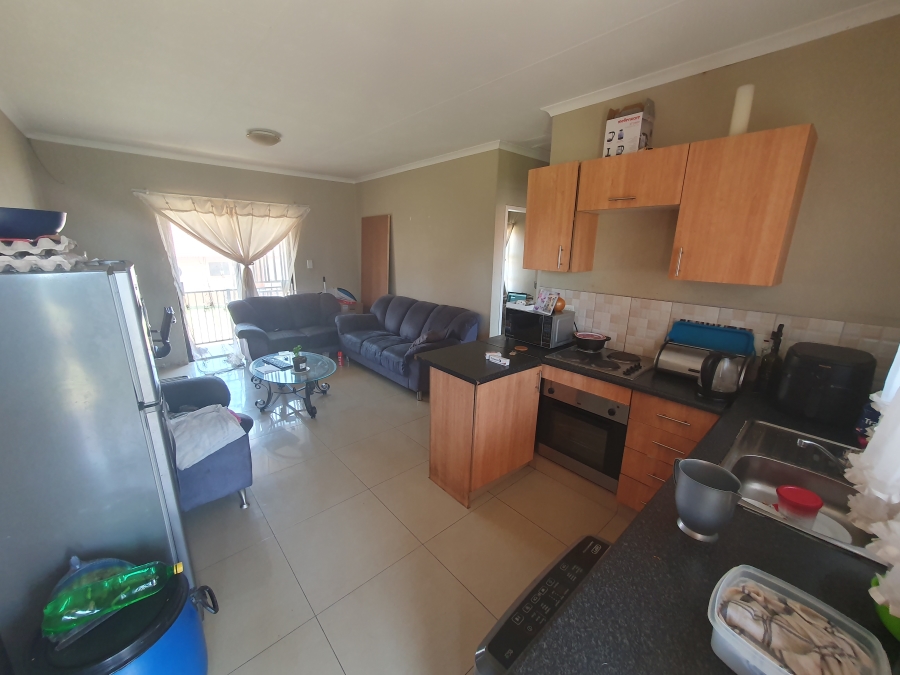 To Let 2 Bedroom Property for Rent in Lindhaven Gauteng