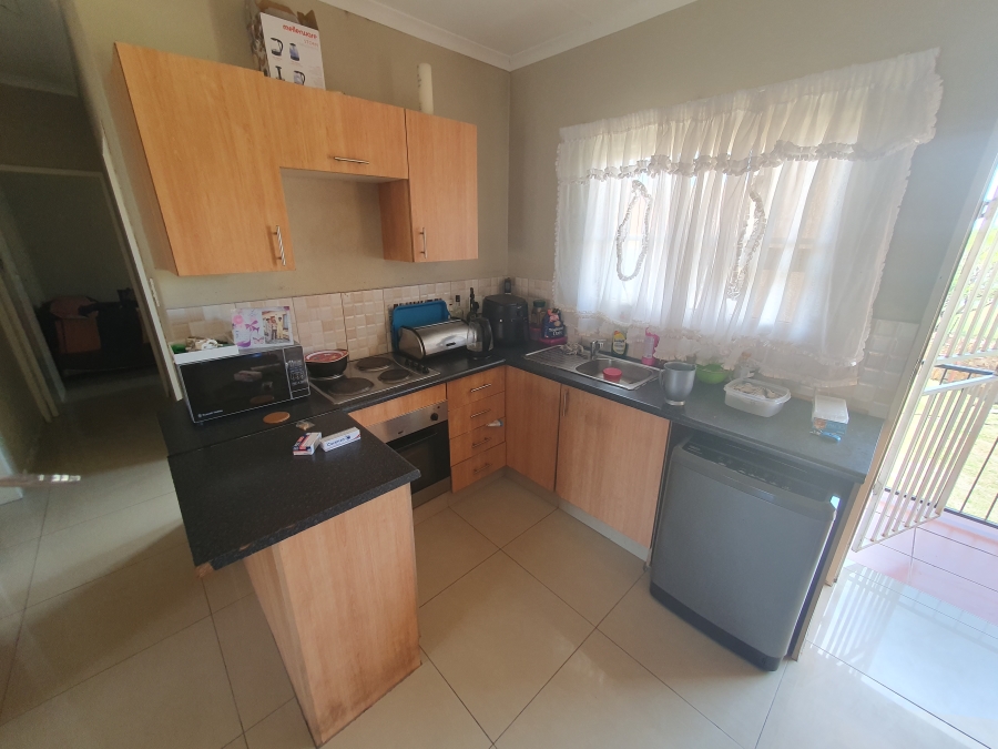 To Let 2 Bedroom Property for Rent in Lindhaven Gauteng