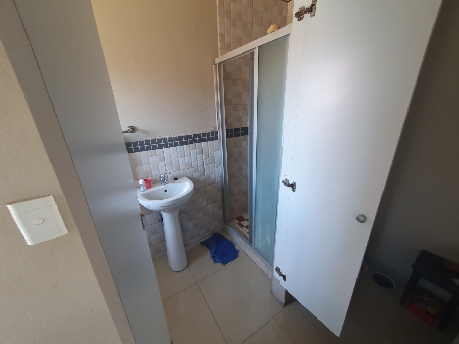 To Let 2 Bedroom Property for Rent in Lindhaven Gauteng