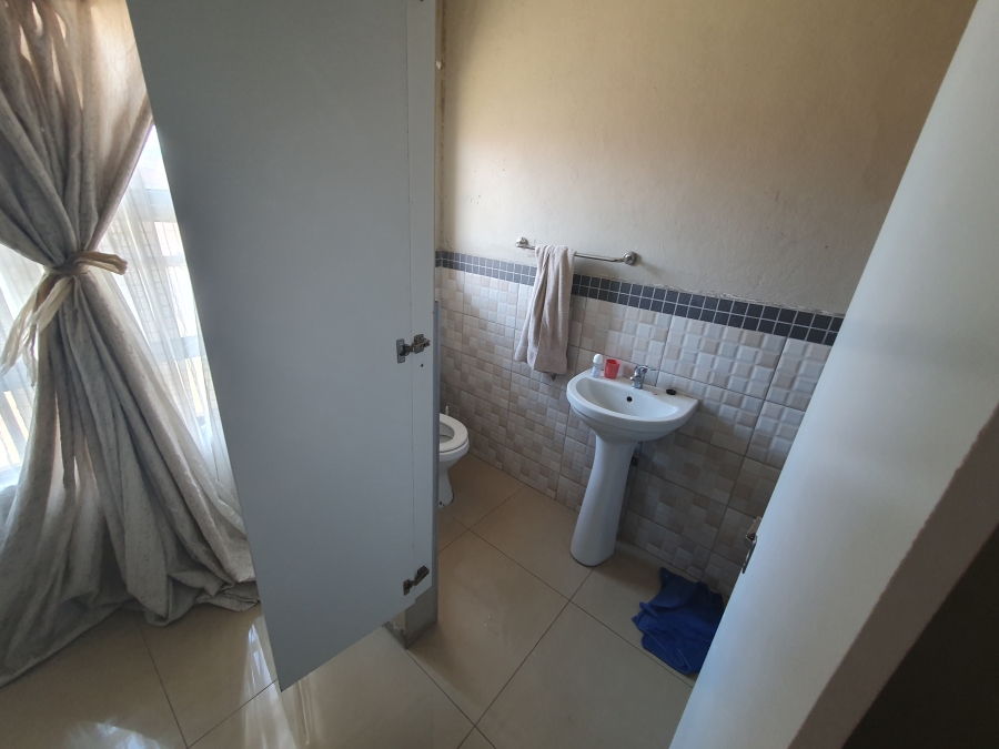 To Let 2 Bedroom Property for Rent in Lindhaven Gauteng