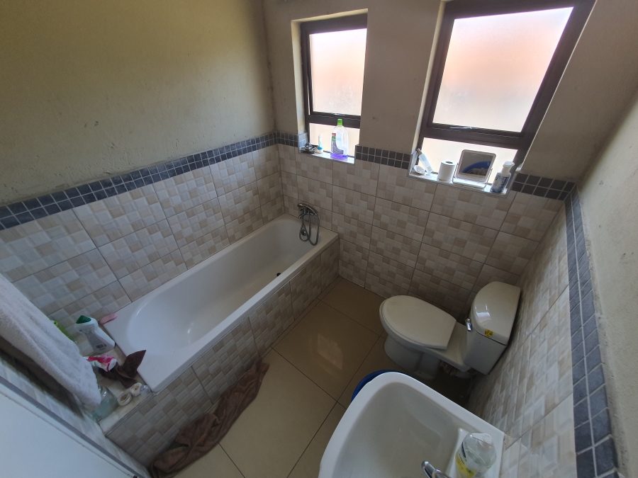 To Let 2 Bedroom Property for Rent in Lindhaven Gauteng