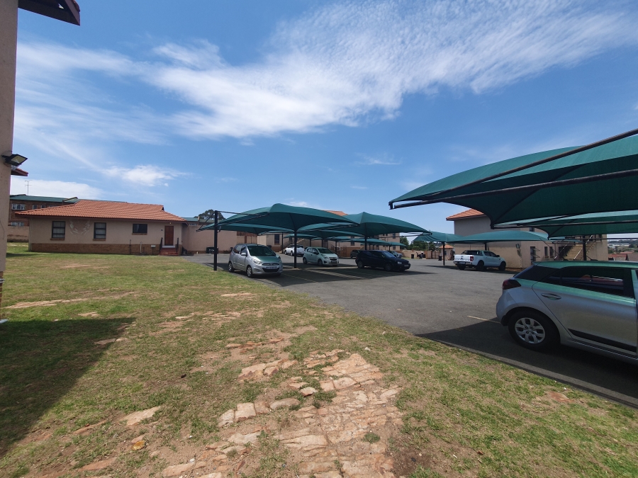 To Let 2 Bedroom Property for Rent in Lindhaven Gauteng