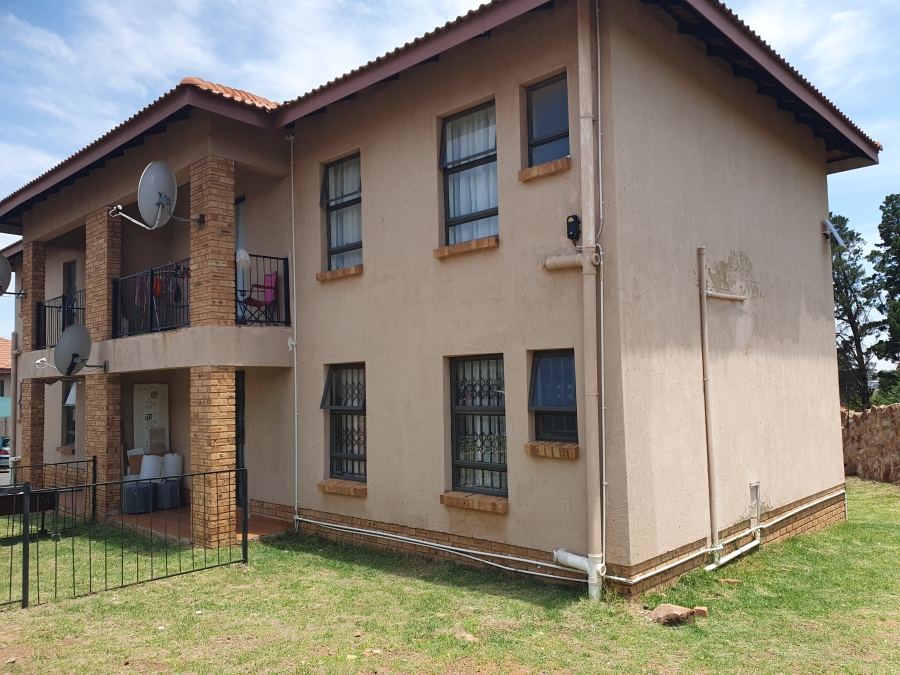 To Let 2 Bedroom Property for Rent in Lindhaven Gauteng