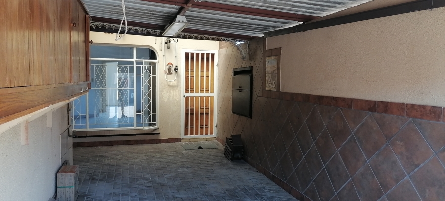 To Let 2 Bedroom Property for Rent in Rant En Dal Gauteng