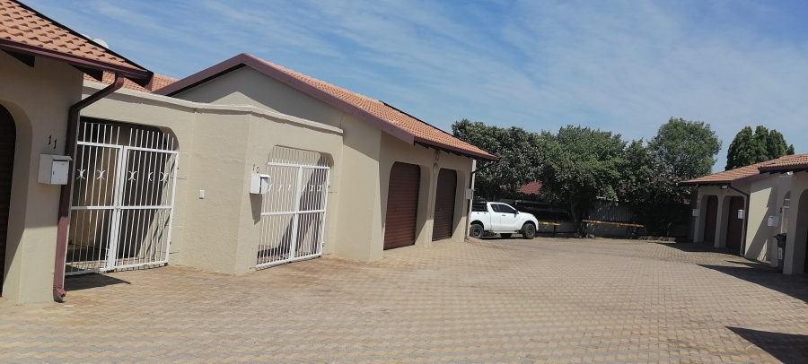 To Let 2 Bedroom Property for Rent in Rant En Dal Gauteng