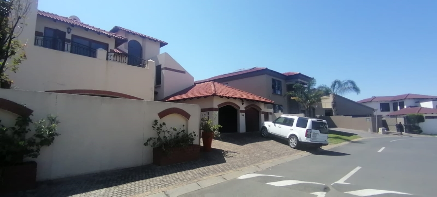 To Let 3 Bedroom Property for Rent in Radiokop Gauteng