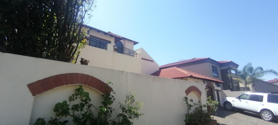 To Let 3 Bedroom Property for Rent in Radiokop Gauteng