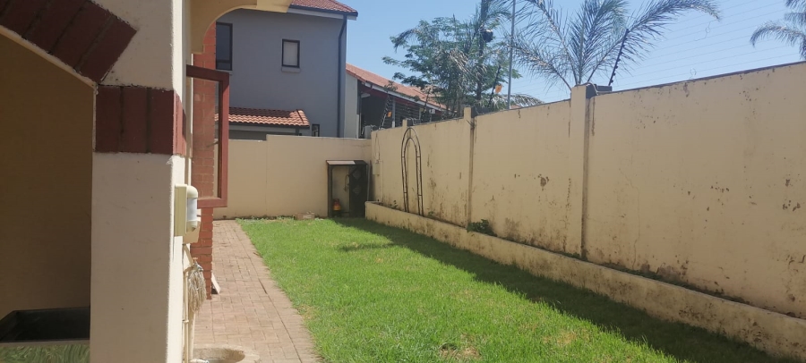 To Let 3 Bedroom Property for Rent in Radiokop Gauteng