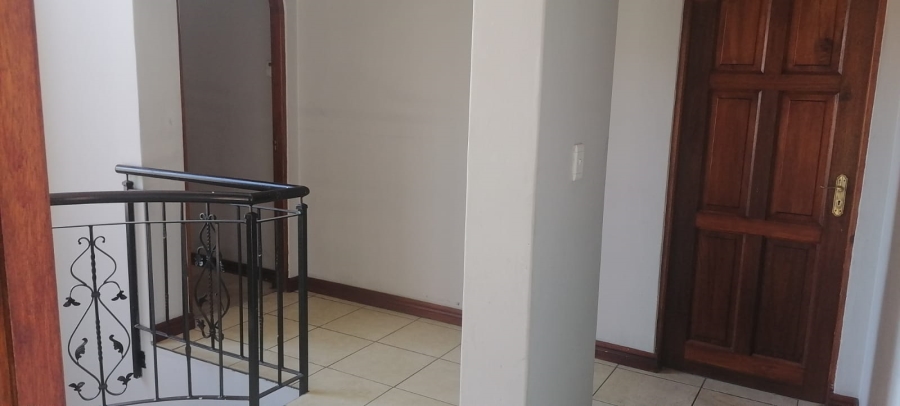 To Let 3 Bedroom Property for Rent in Radiokop Gauteng