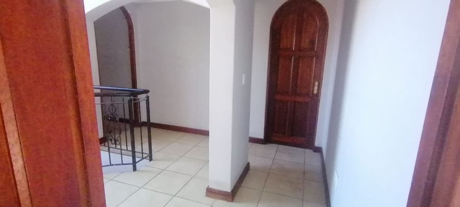 To Let 3 Bedroom Property for Rent in Radiokop Gauteng