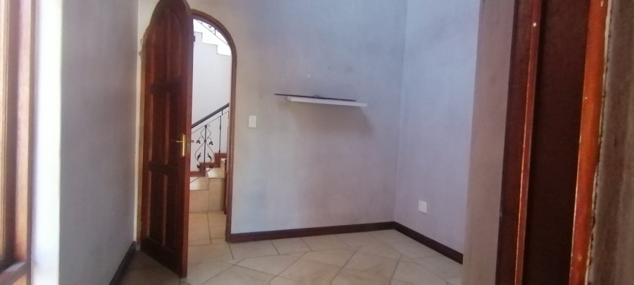 To Let 3 Bedroom Property for Rent in Radiokop Gauteng