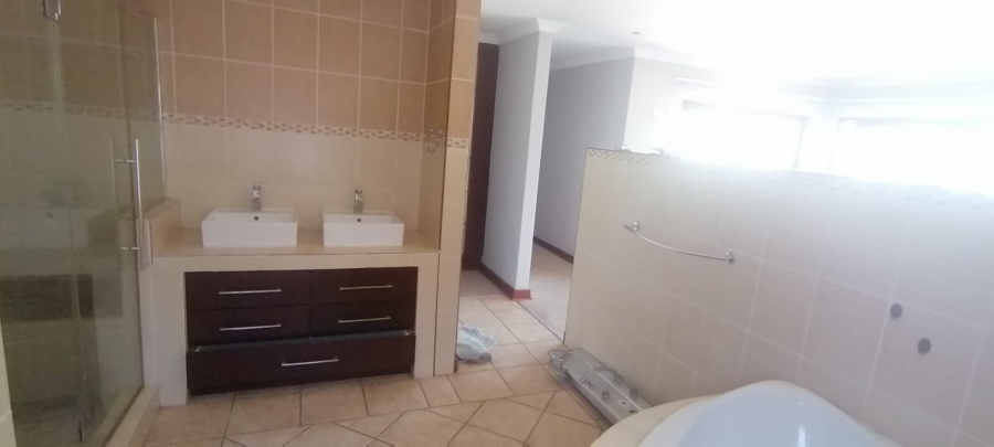 To Let 3 Bedroom Property for Rent in Radiokop Gauteng