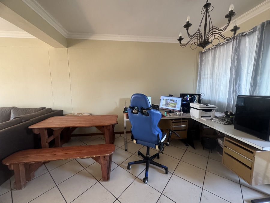 To Let 3 Bedroom Property for Rent in Lambton Gauteng