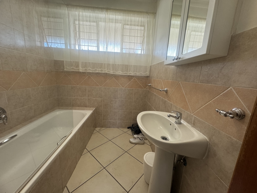 To Let 3 Bedroom Property for Rent in Lambton Gauteng