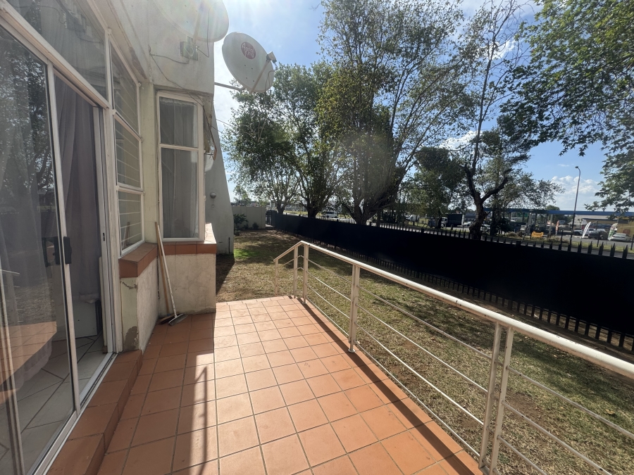 To Let 3 Bedroom Property for Rent in Lambton Gauteng