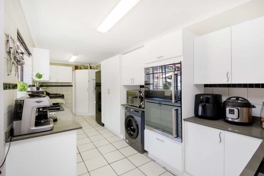 4 Bedroom Property for Sale in Strubensvallei Gauteng