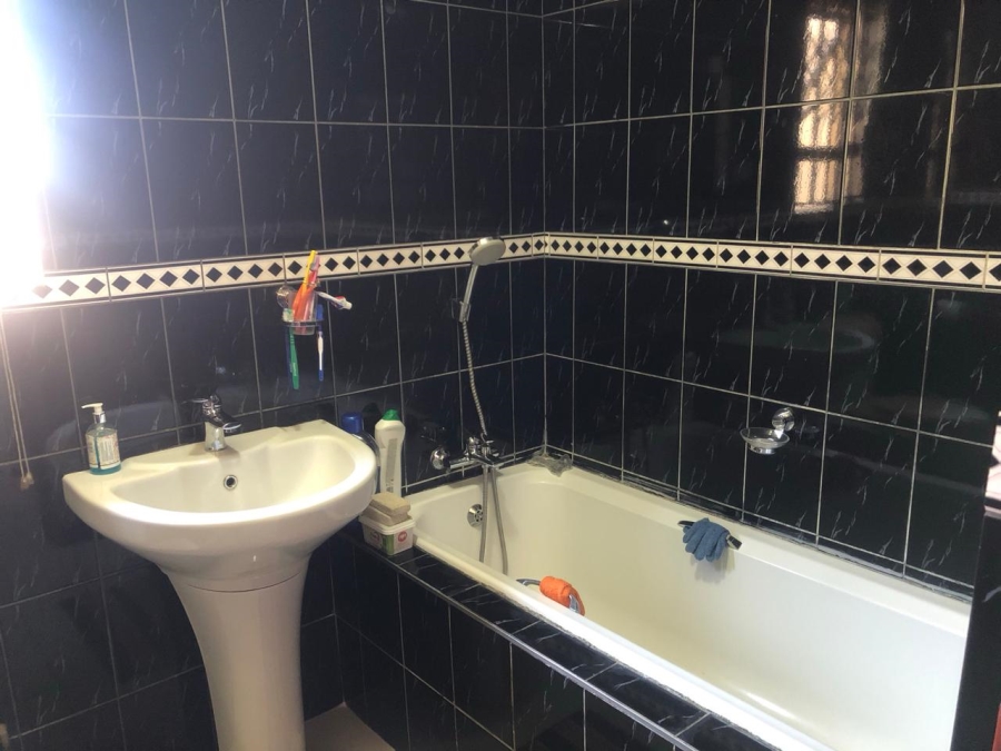 3 Bedroom Property for Sale in Protea Glen Gauteng