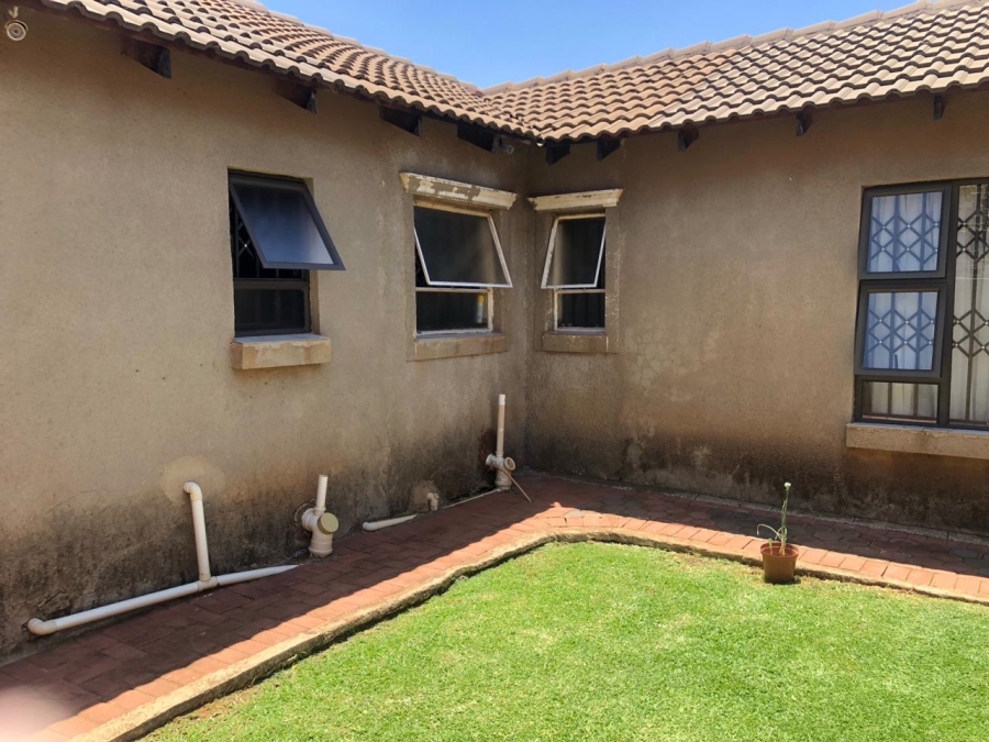 3 Bedroom Property for Sale in Protea Glen Gauteng