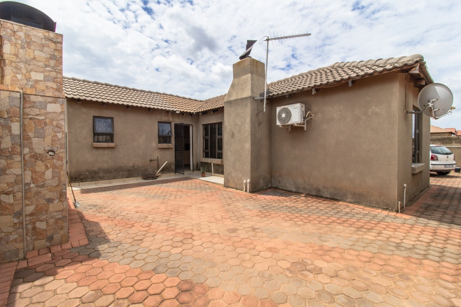 3 Bedroom Property for Sale in Protea Glen Gauteng