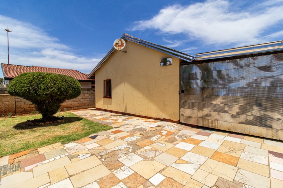 3 Bedroom Property for Sale in Protea North Gauteng