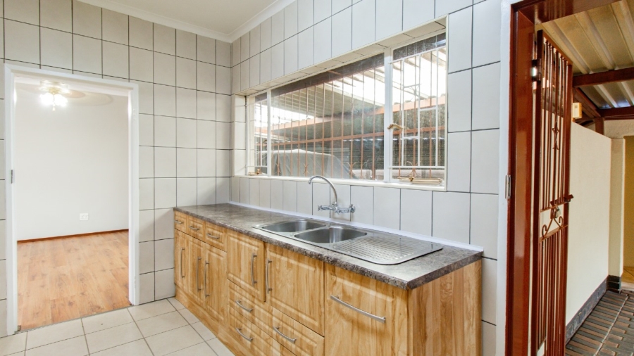 5 Bedroom Property for Sale in Wierda Park Gauteng