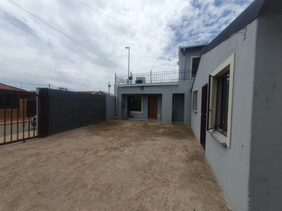 7 Bedroom Property for Sale in Dobsonville Ext 1 Gauteng