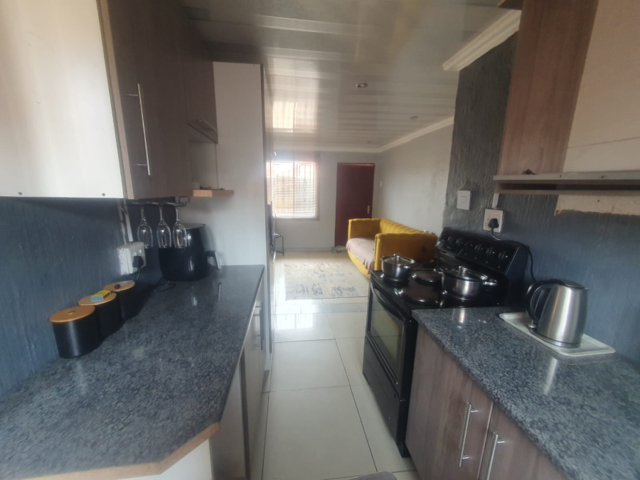 7 Bedroom Property for Sale in Dobsonville Ext 1 Gauteng