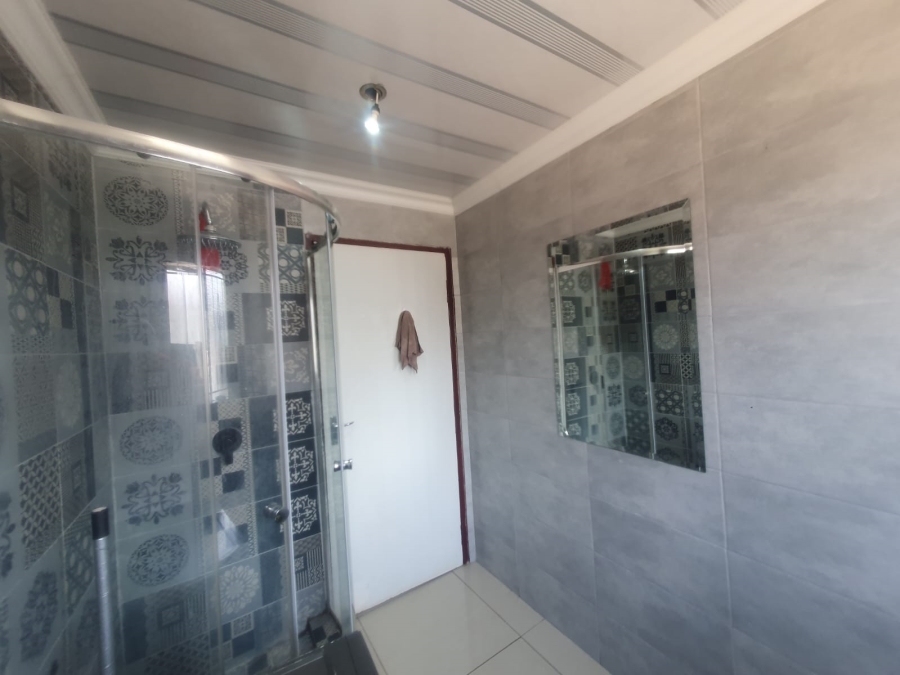 7 Bedroom Property for Sale in Dobsonville Ext 1 Gauteng