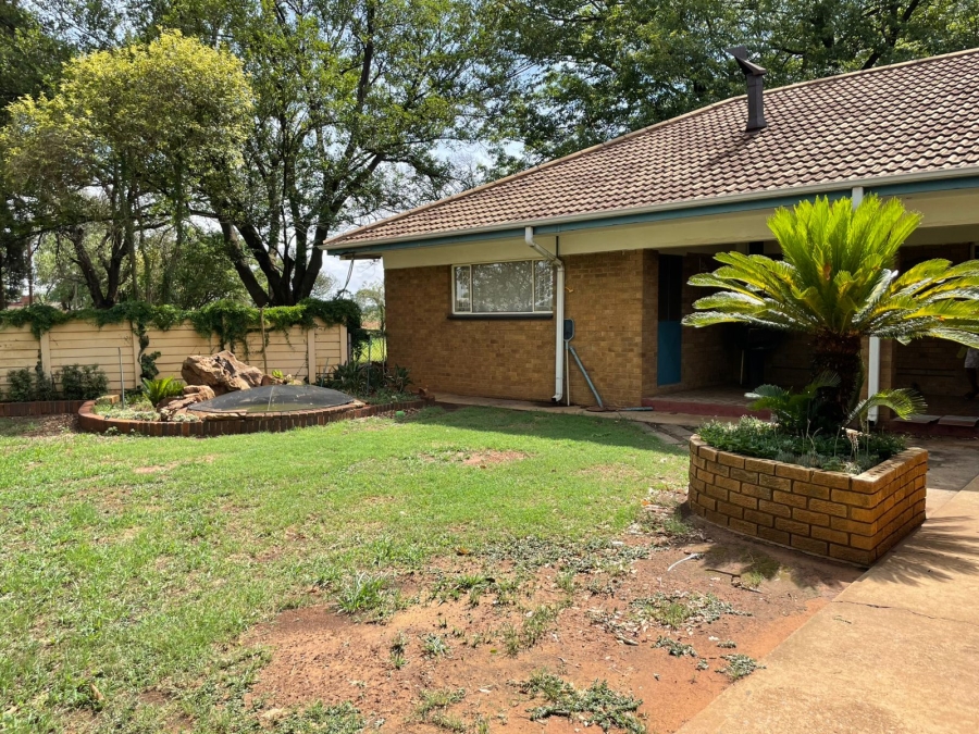 To Let 1 Bedroom Property for Rent in Houtkop A H Gauteng