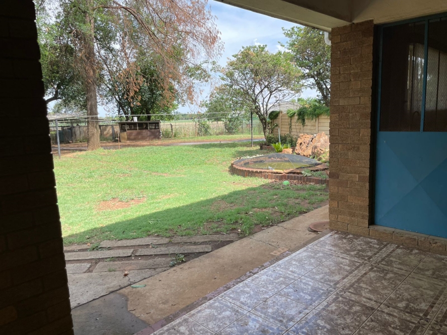 To Let 1 Bedroom Property for Rent in Houtkop A H Gauteng