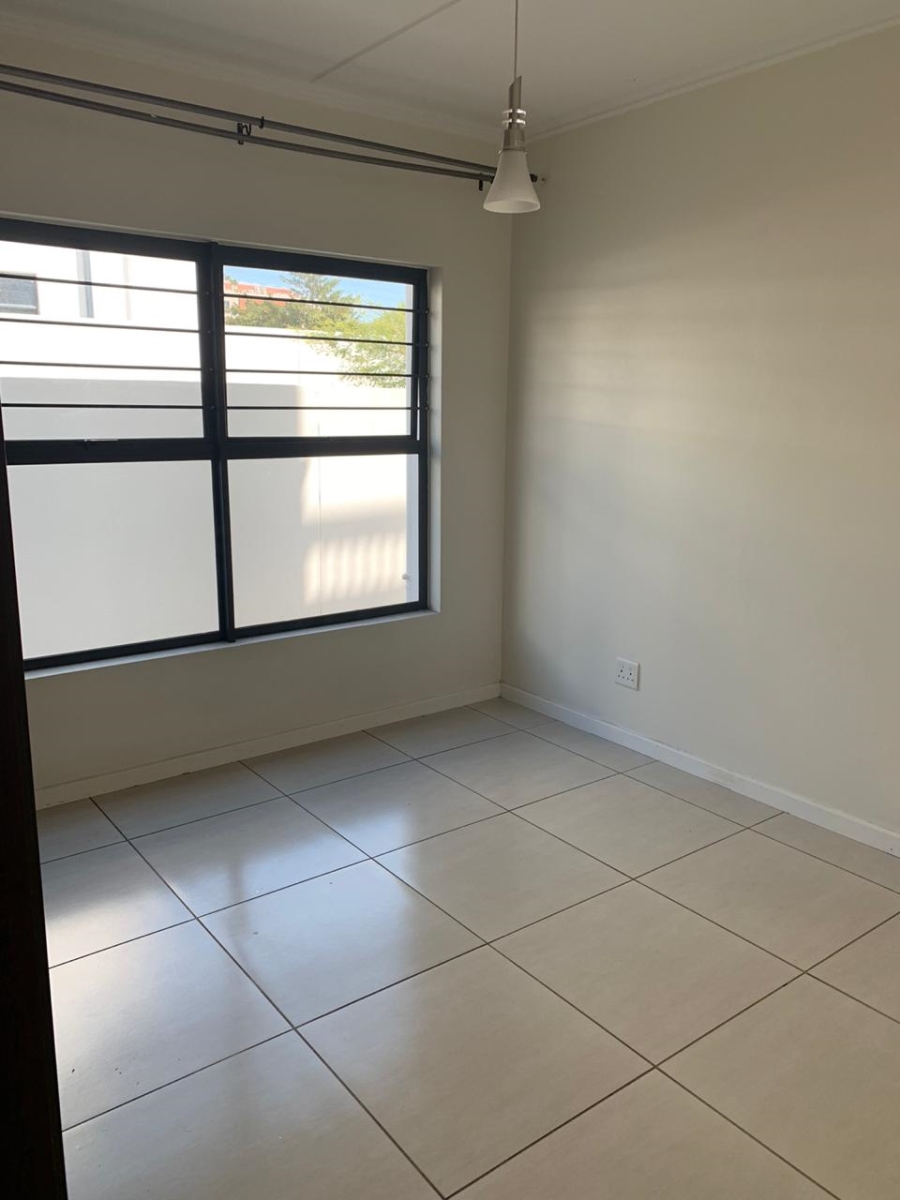 To Let 3 Bedroom Property for Rent in Greenstone Ridge Gauteng