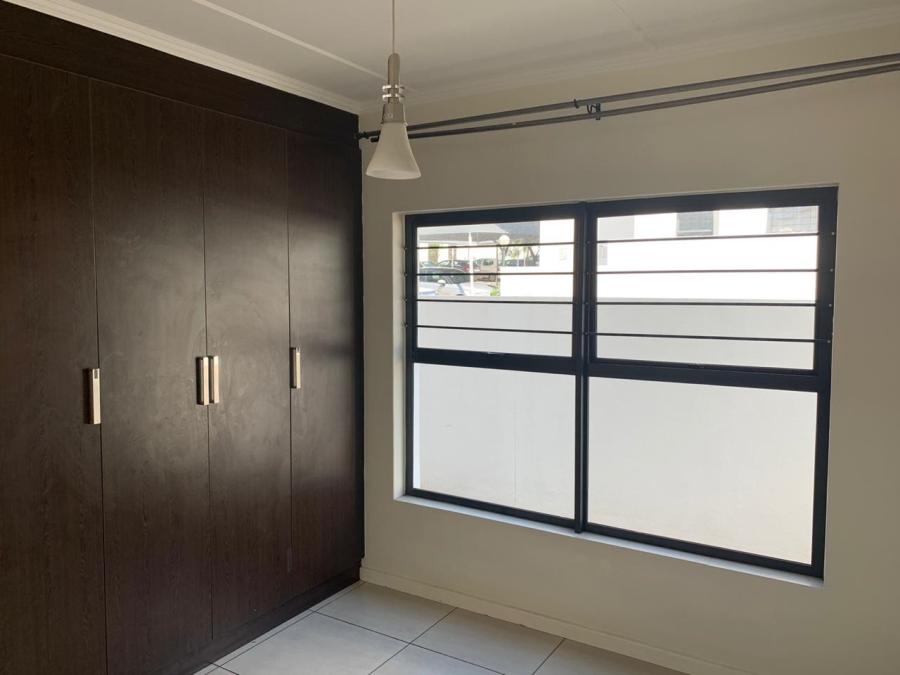 To Let 3 Bedroom Property for Rent in Greenstone Ridge Gauteng