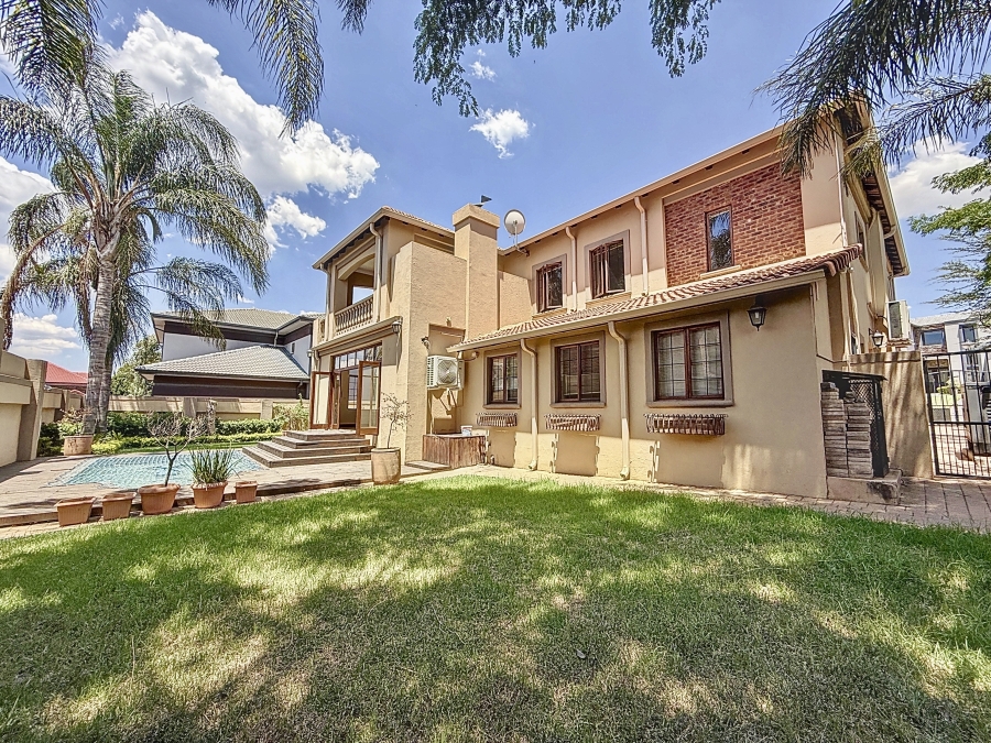 5 Bedroom Property for Sale in Mooikloof Gardens Gauteng