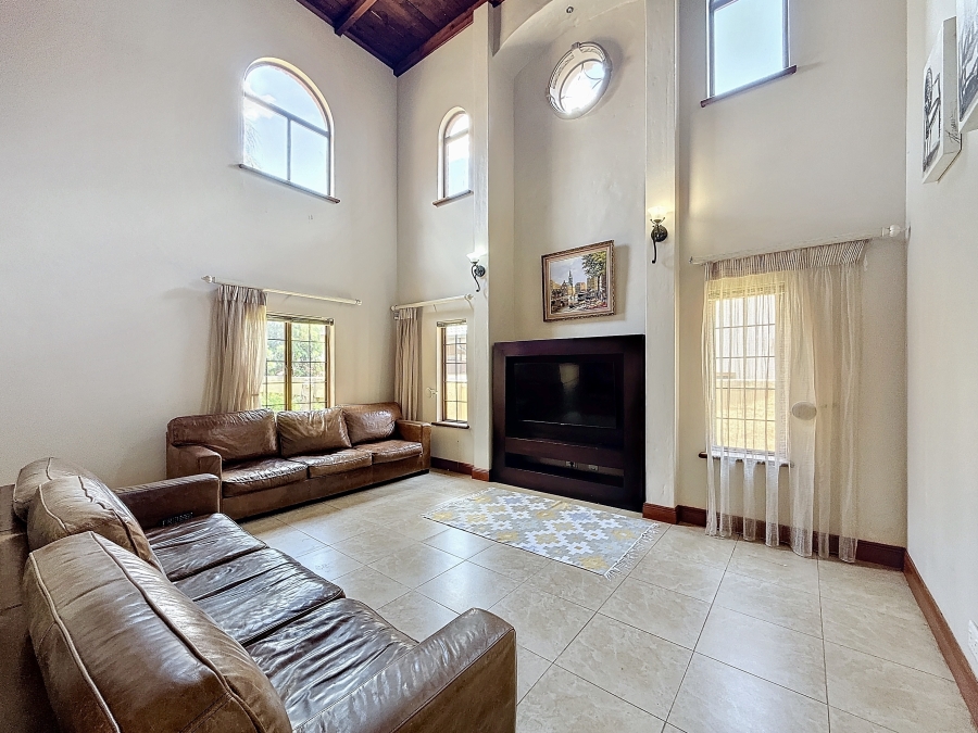 5 Bedroom Property for Sale in Mooikloof Gardens Gauteng