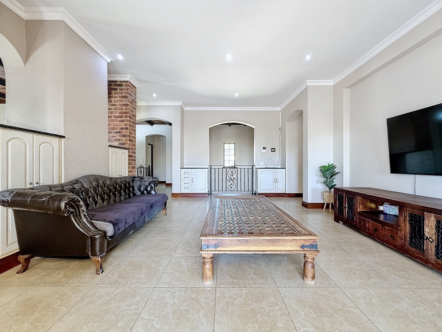 5 Bedroom Property for Sale in Mooikloof Gardens Gauteng