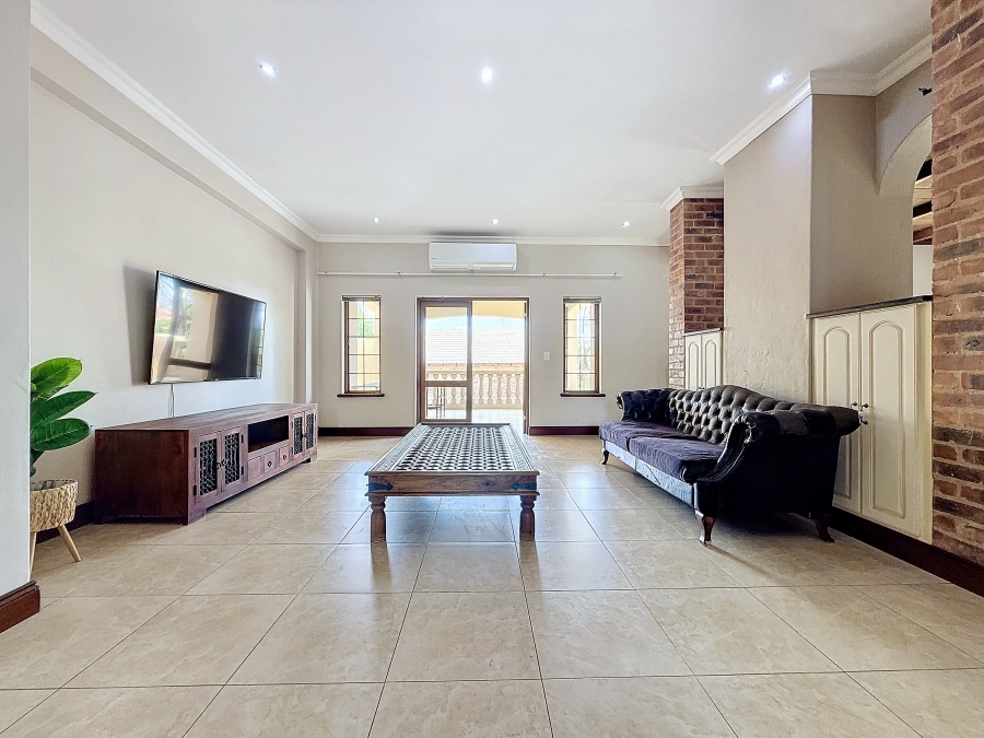 5 Bedroom Property for Sale in Mooikloof Gardens Gauteng