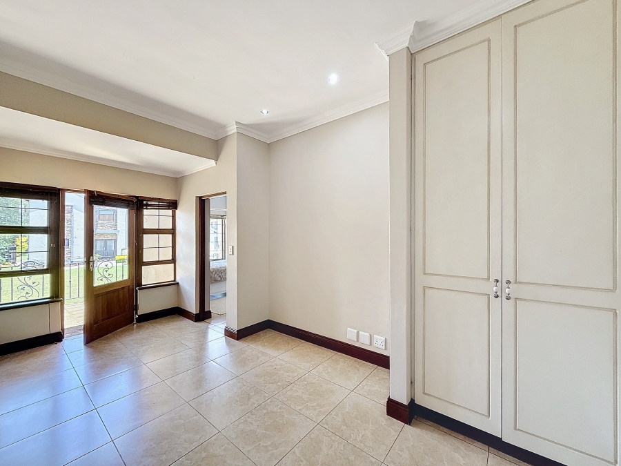 5 Bedroom Property for Sale in Mooikloof Gardens Gauteng