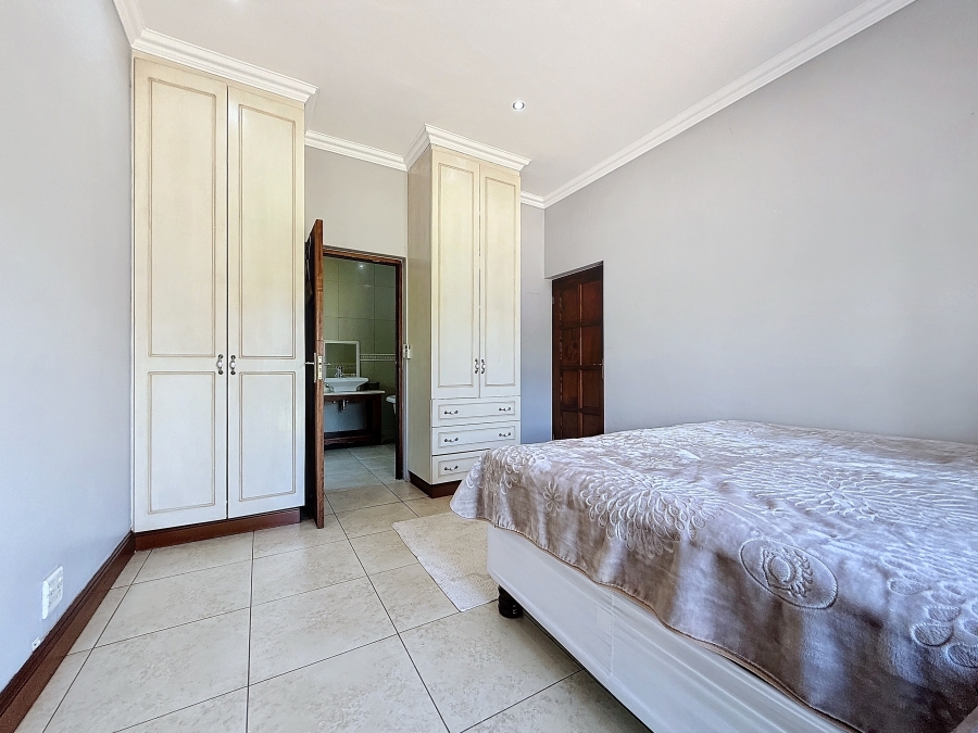 5 Bedroom Property for Sale in Mooikloof Gardens Gauteng