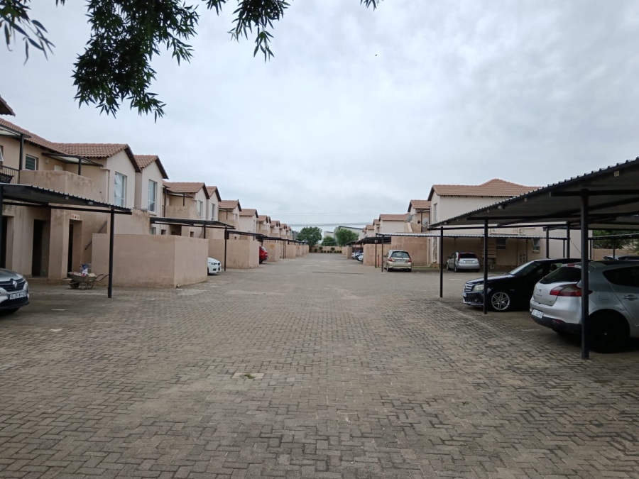 2 Bedroom Property for Sale in Albertsdal Gauteng