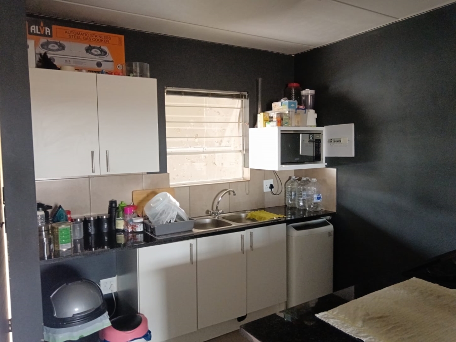 2 Bedroom Property for Sale in Albertsdal Gauteng