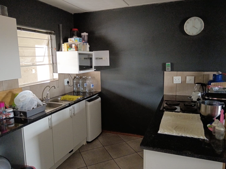 2 Bedroom Property for Sale in Albertsdal Gauteng