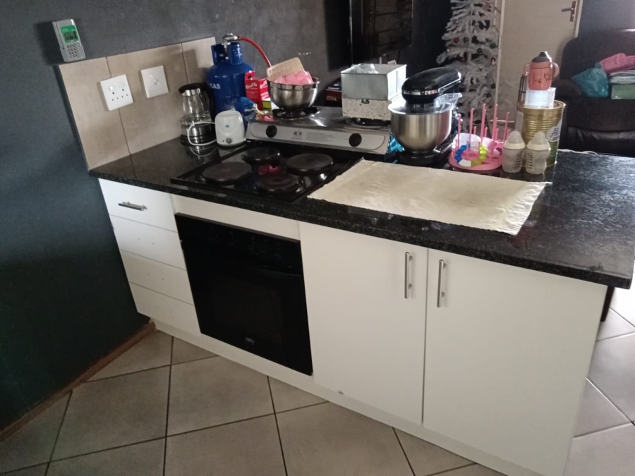 2 Bedroom Property for Sale in Albertsdal Gauteng