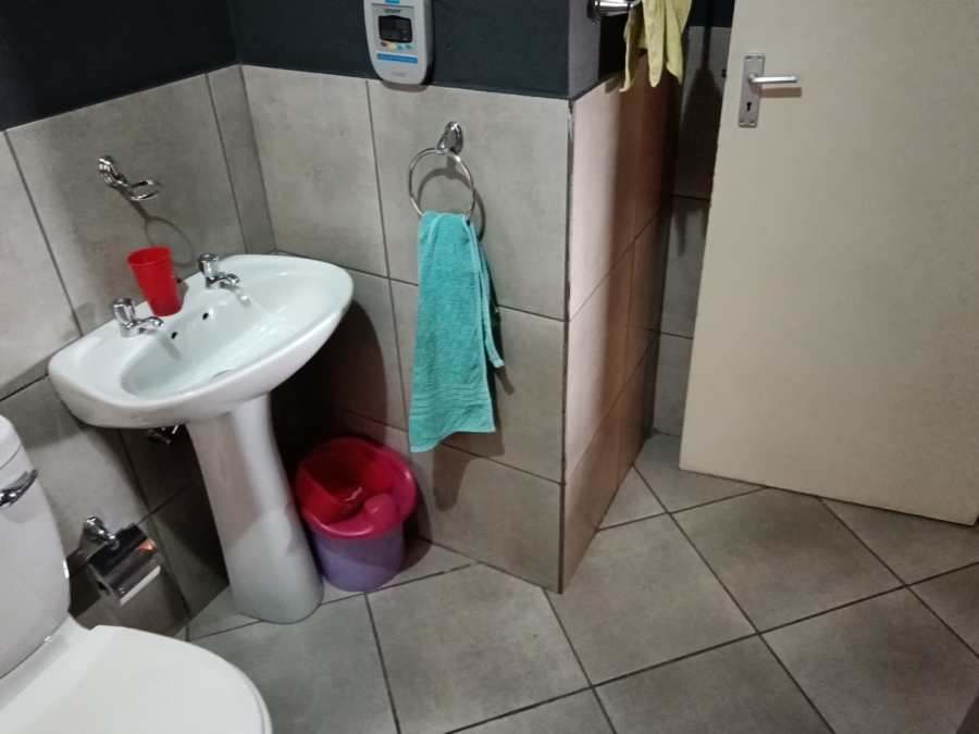 2 Bedroom Property for Sale in Albertsdal Gauteng