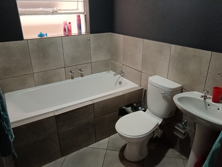 2 Bedroom Property for Sale in Albertsdal Gauteng