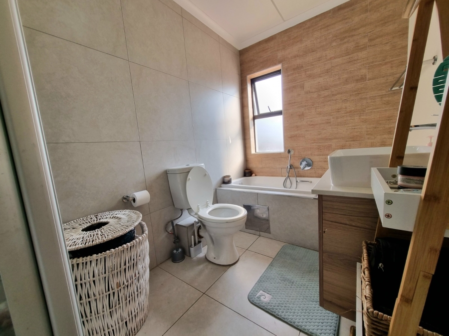 To Let 1 Bedroom Property for Rent in Modderfontein Gauteng