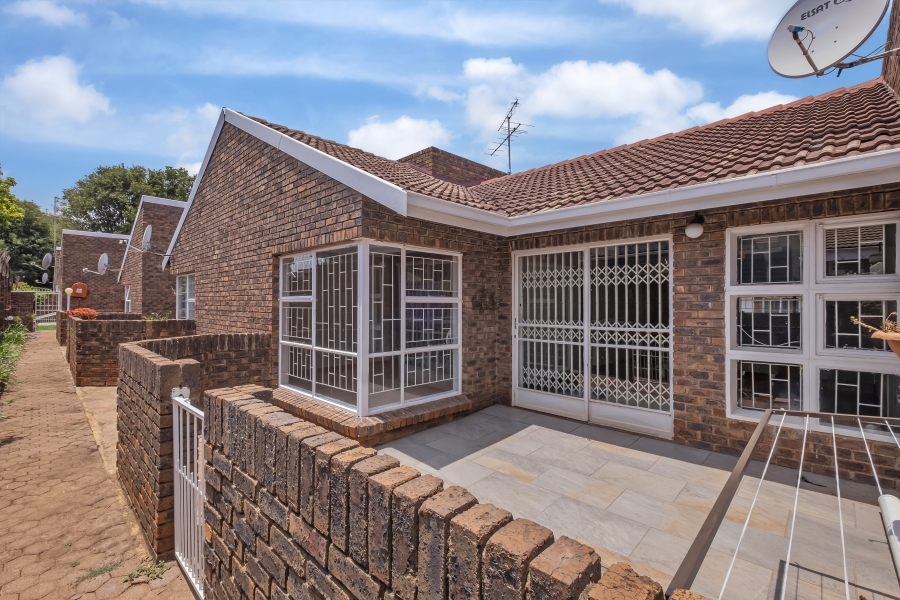 2 Bedroom Property for Sale in Linden Gauteng