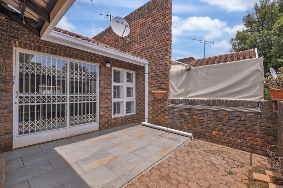 2 Bedroom Property for Sale in Linden Gauteng